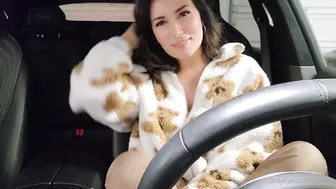 Alinity Get Naked in Car OnlyFans Video Leaked