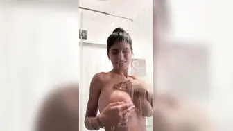 Mia Khalifa Onlyfans Bath Time Selfie Video Leaked