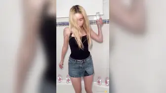 Lil Tay Seductively Being Crazy n Wet In Bathroom Onlyfans Leak