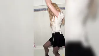 Lil Tay Seductively Being Crazy n Wet In Bathroom Onlyfans Leak