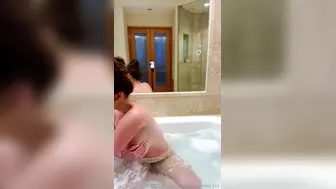 Colleen Sheehan Aka Colleen.333 Twerk N Tease In Bathtub Onlyfans Naked Video Leak
