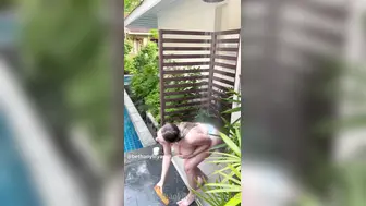 Beth Lily Strip Naked Enjoying Bath Near Backyard Pool Onlyfans Solo Leaked
