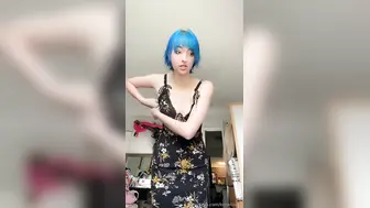 Julia.neis Aka Kenalialuv Topless Dressing Up Multiple Outfits Onlyfans Selfie Leaked