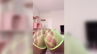 Bimbonique Onlyfans Horny Ebony Twerking Her Ass In Green Fishnet Video Leaked