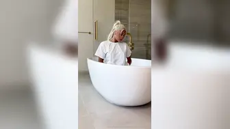 Jackie Laurito Aka nami_m0mmy_vip Onlyfans Teasing Topless Strip In Tub Video Leaked