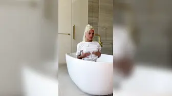 Jackie Laurito Aka nami_m0mmy_vip Onlyfans Teasing Topless Strip In Tub Video Leaked