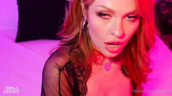 Elly Clucth Try Goo Goop Oil Neighbor Sextape Video Leaked