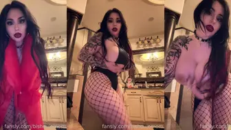 Bishoujomom Nude Kitchen Strip OnlyFans Video Leaked