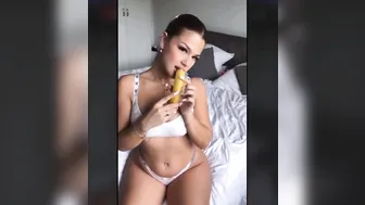 Xeniahelenaa Banana Blowjob OnlyFans Video Leaked