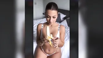 Xeniahelenaa Banana Blowjob OnlyFans Video Leaked