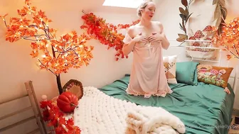 Rose Kelly Negligee Masturbation OnlyFans Video Leaked