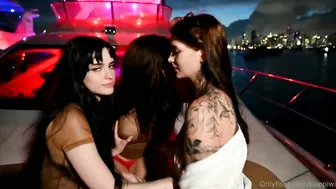 SooGSX Makeout On A Boat Video Leaked
