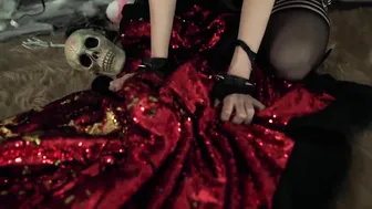 Amouranth Bowset Cosplay Video