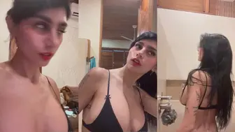 Mia Khalifa Black Bra Strip And Taking Shower Video Leaked